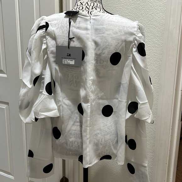 💥REDUCED💥La Vie Top, long balloon sleeves black dots Super cute NWT - Picture 5 of 5